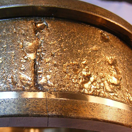 Fatigue at both sides of a crack in a Tapered roller cone