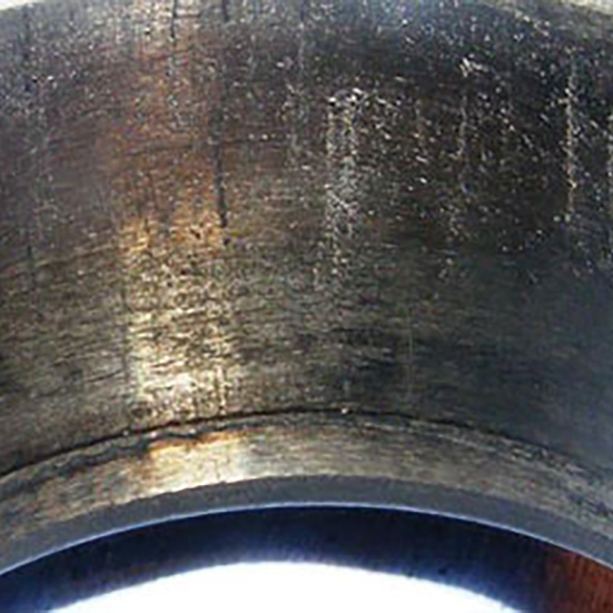 Fitting marks and fretting corrosion caused by the bearing vibrating on the shaft