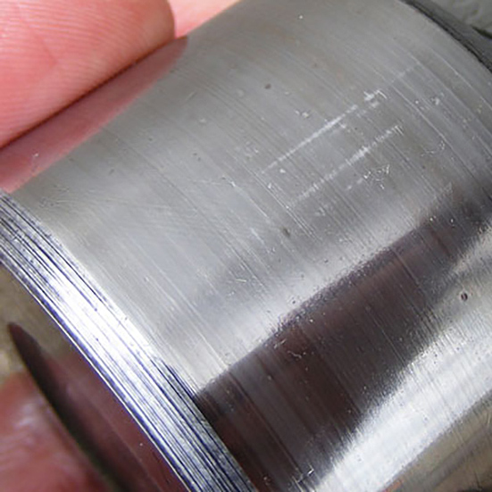 Axial lines on the surface of a bearing roller caused by sliding during disassembly